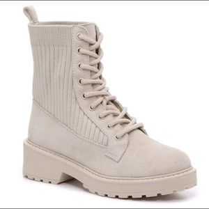 Steve Madden Veeta Combat Boot - Beige (Sz 9)
